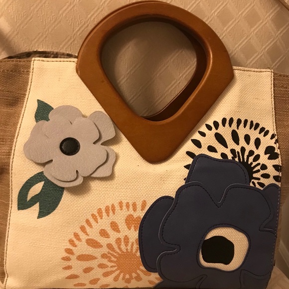 Relic Crossbody Handbag and Pouch - Picture 2 of 8